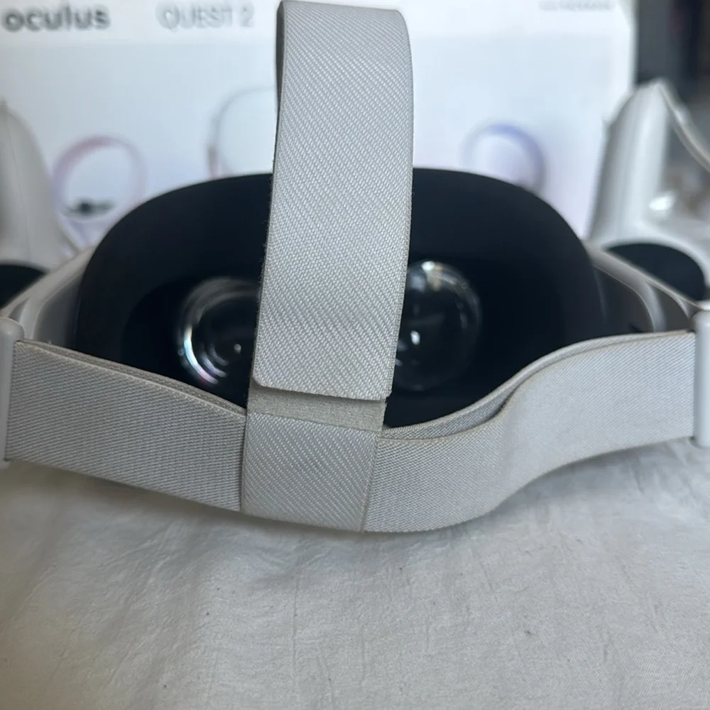 OCULUS QUEST 2 rarely used taking offers